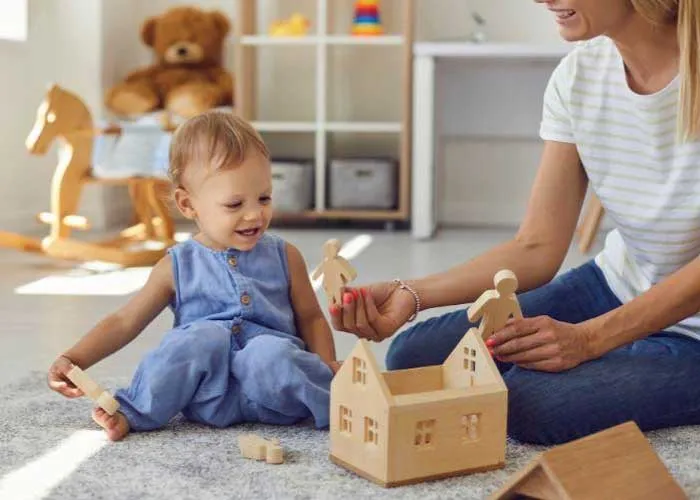 پرستار کودک و نوزاد در منزل