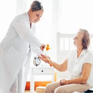 ویزیت پزشک در منزل